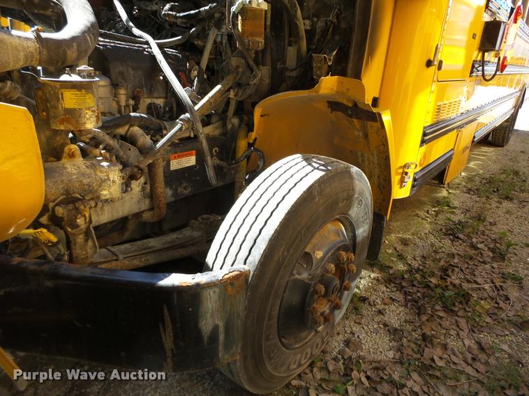 image for item K1467 2004 Freightliner FS65 school bus