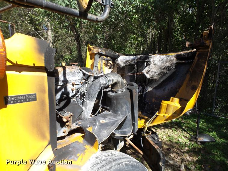 image for item K1467 2004 Freightliner FS65 school bus