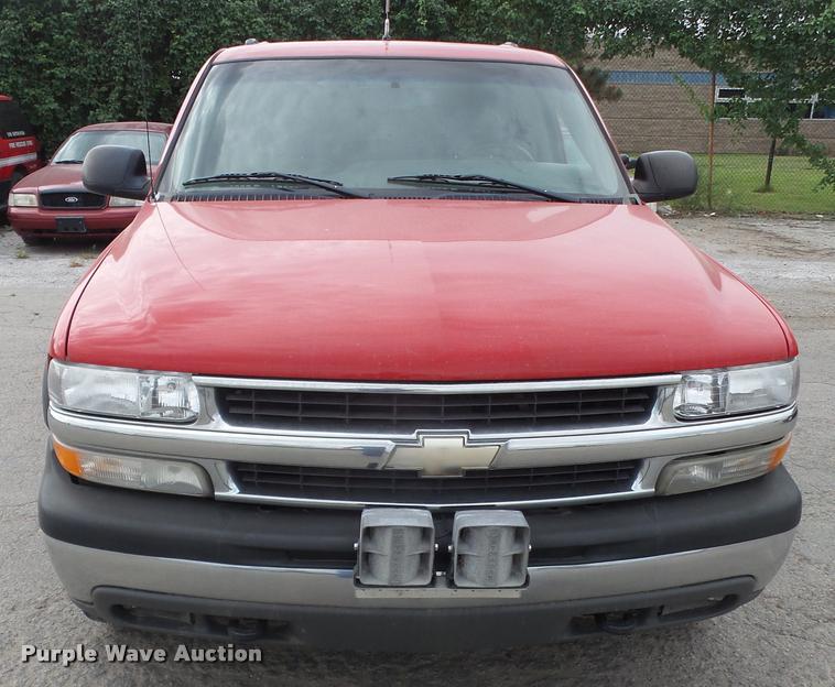 image for item K3575 2005 Chevrolet Suburban 2500 SUV