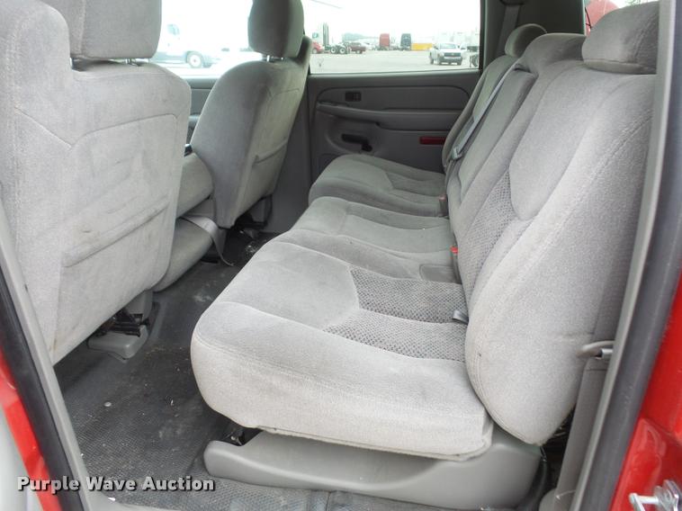 image for item K3575 2005 Chevrolet Suburban 2500 SUV