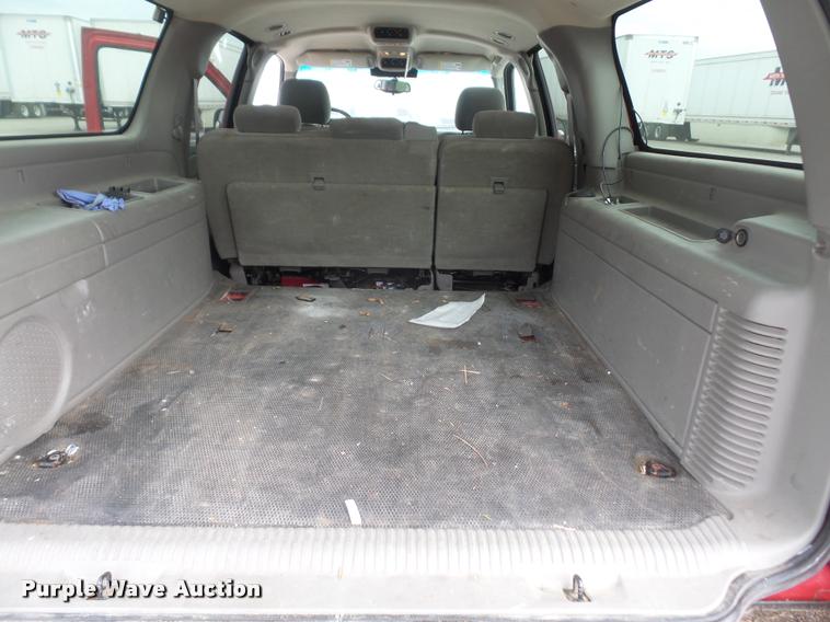 image for item K3575 2005 Chevrolet Suburban 2500 SUV