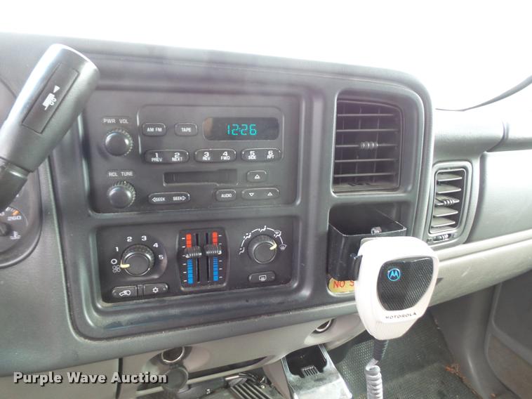 image for item K3575 2005 Chevrolet Suburban 2500 SUV