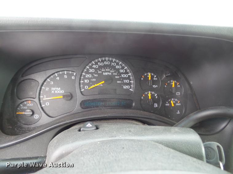 image for item K3575 2005 Chevrolet Suburban 2500 SUV