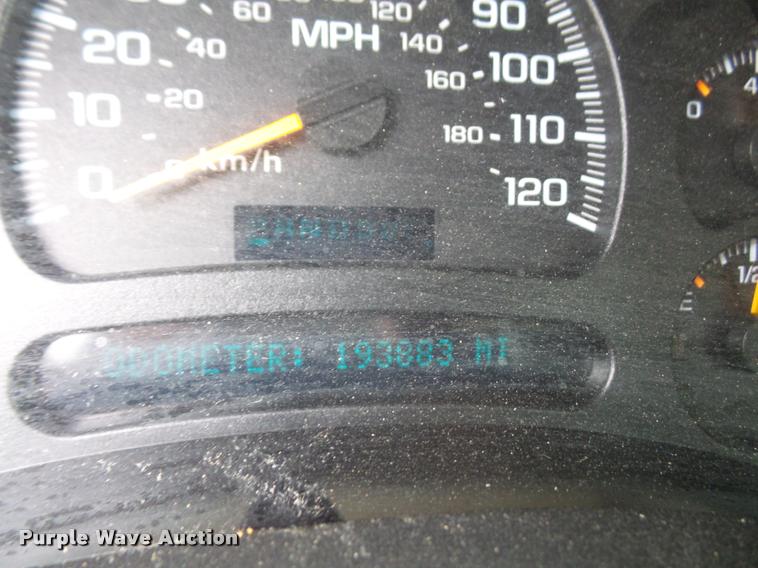 image for item K3575 2005 Chevrolet Suburban 2500 SUV