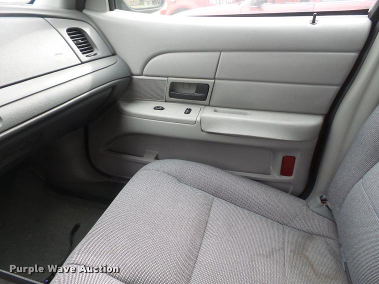 image for item K3578 2005 Ford Crown Victoria Police Interceptor