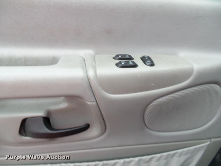 image for item K8135 1997 Ford Club Wagon van