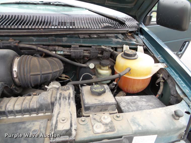 image for item K8135 1997 Ford Club Wagon van