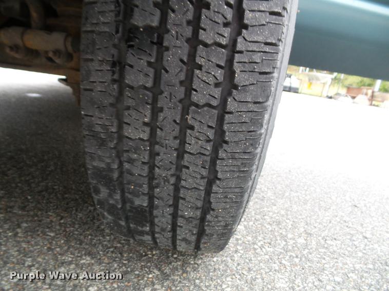 image for item K8135 1997 Ford Club Wagon van