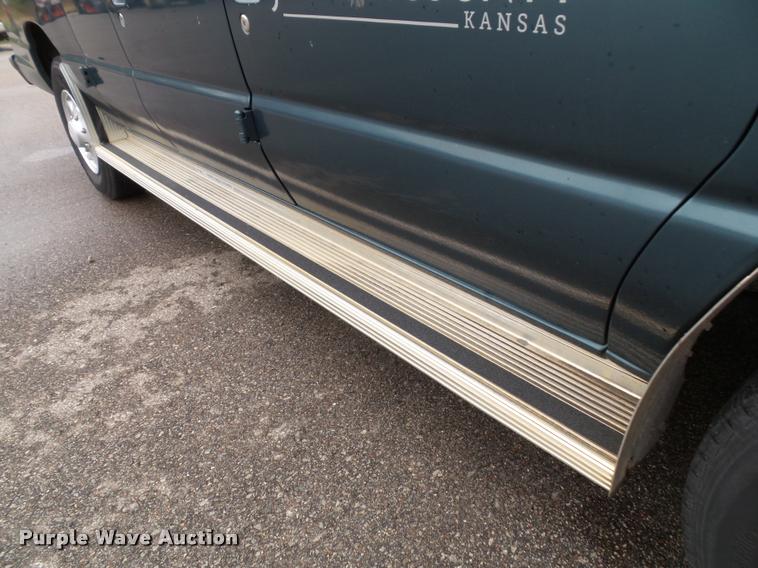 image for item K8135 1997 Ford Club Wagon van