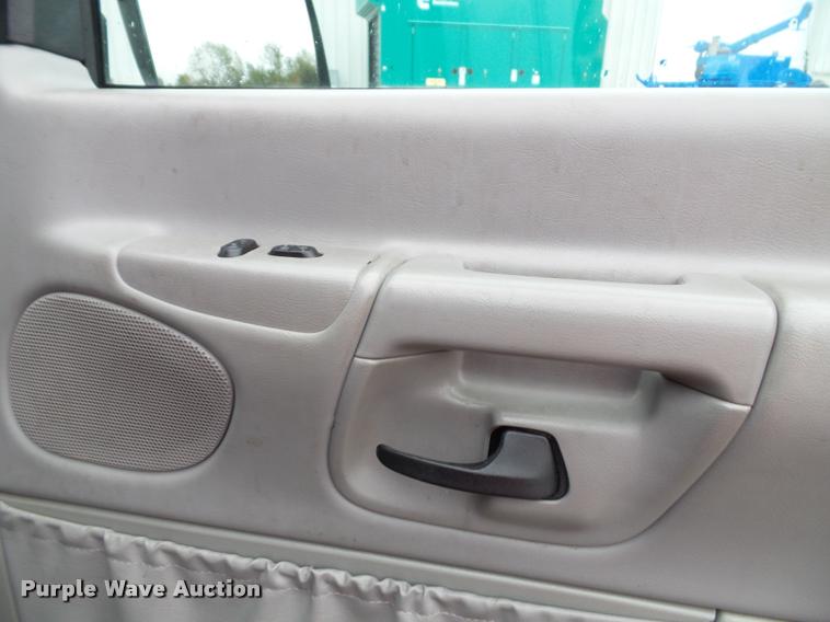 image for item K8135 1997 Ford Club Wagon van