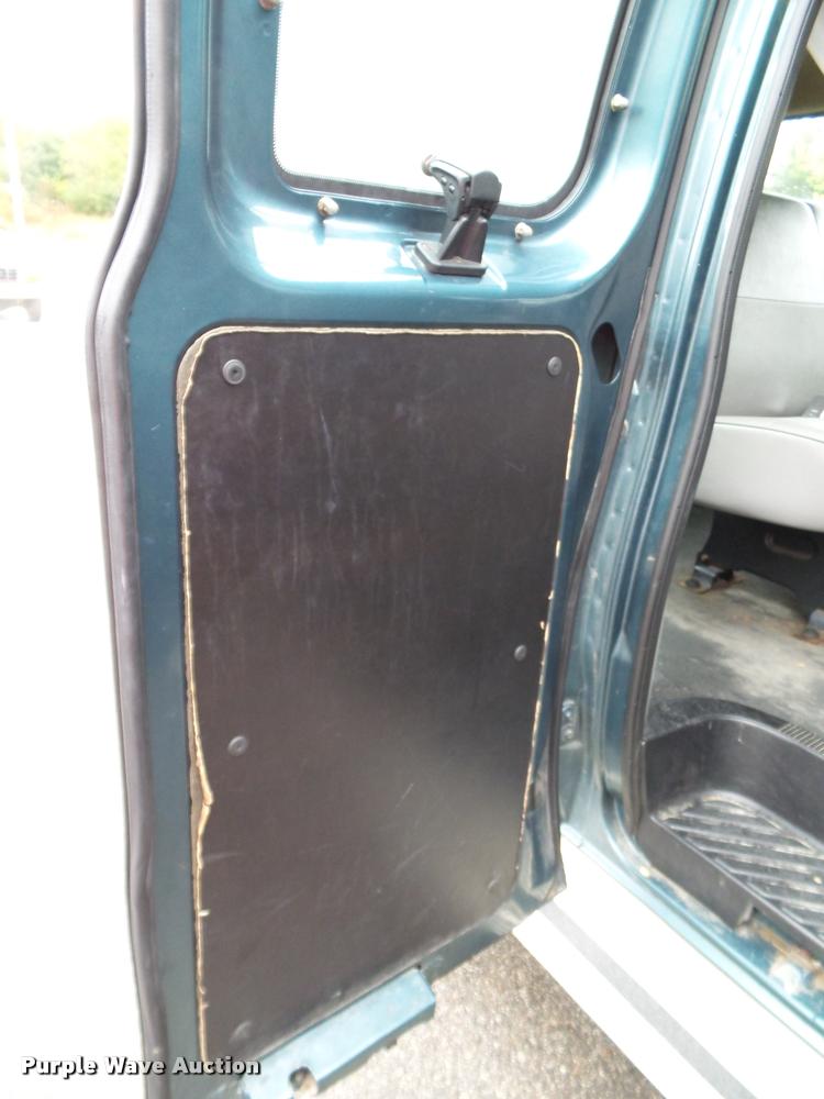 image for item K8135 1997 Ford Club Wagon van