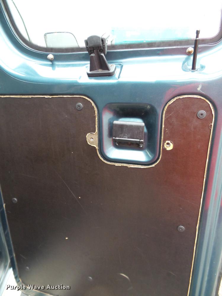 image for item K8135 1997 Ford Club Wagon van