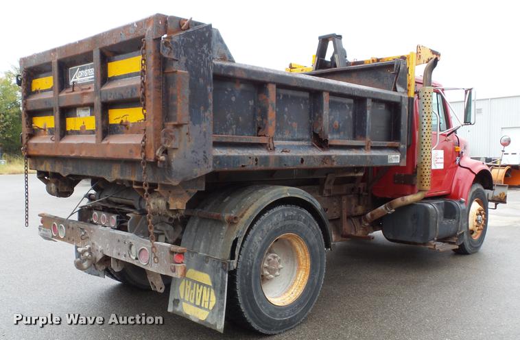 image for item K8136 1999 International 4900 roll-off truck