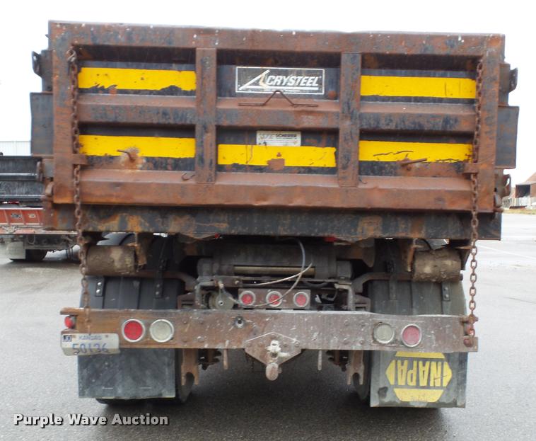 image for item K8136 1999 International 4900 roll-off truck