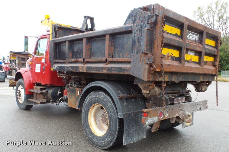 image for item K8136 1999 International 4900 roll-off truck