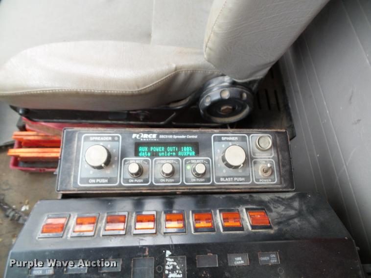 image for item K8136 1999 International 4900 roll-off truck