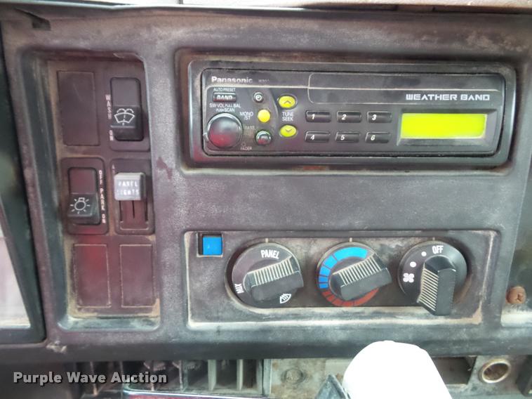 image for item K8136 1999 International 4900 roll-off truck