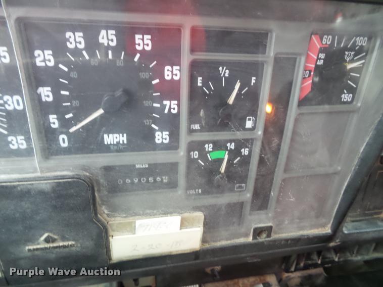 image for item K8136 1999 International 4900 roll-off truck