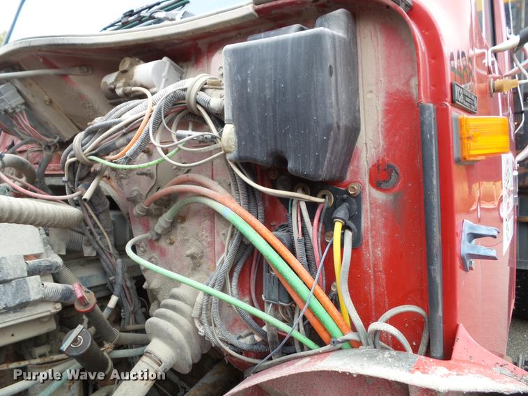 image for item K8136 1999 International 4900 roll-off truck