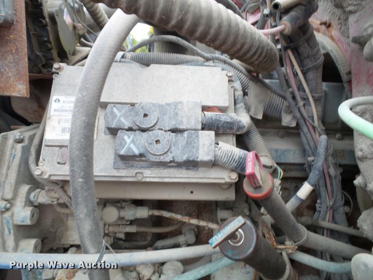 image for item K8136 1999 International 4900 roll-off truck