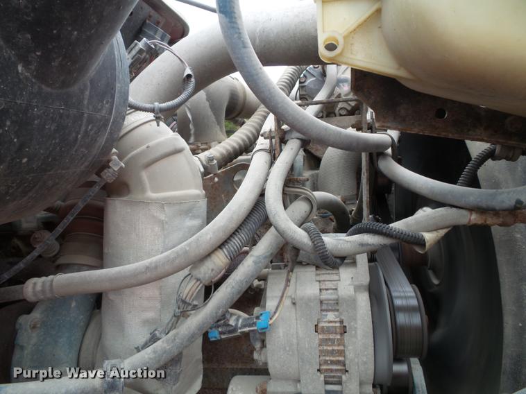 image for item K8136 1999 International 4900 roll-off truck