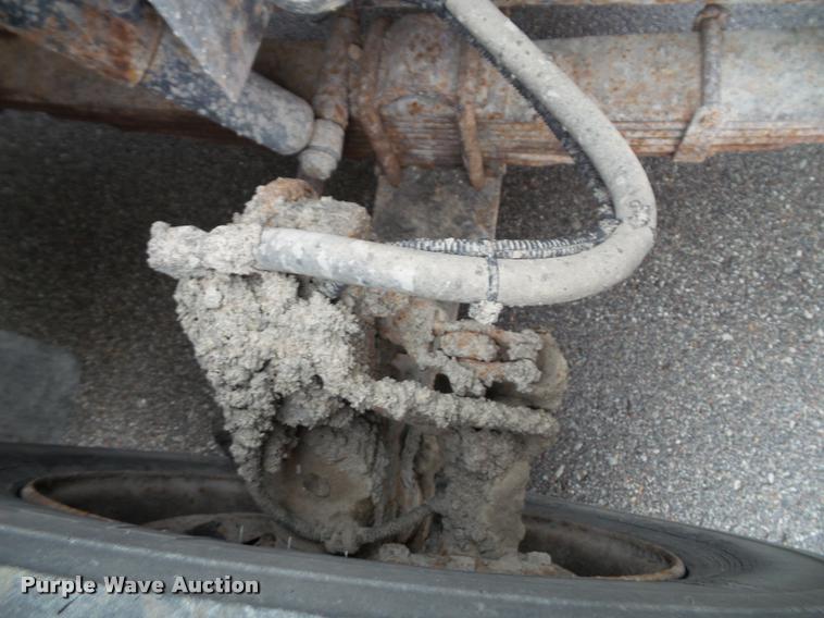 image for item K8136 1999 International 4900 roll-off truck