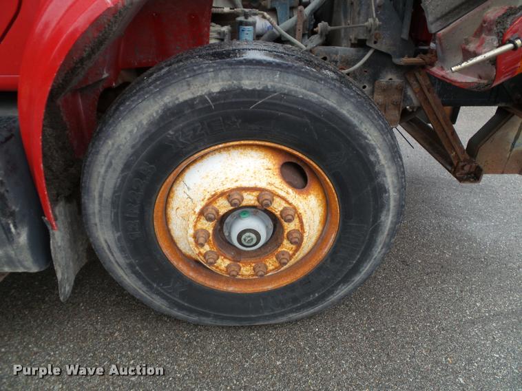 image for item K8136 1999 International 4900 roll-off truck