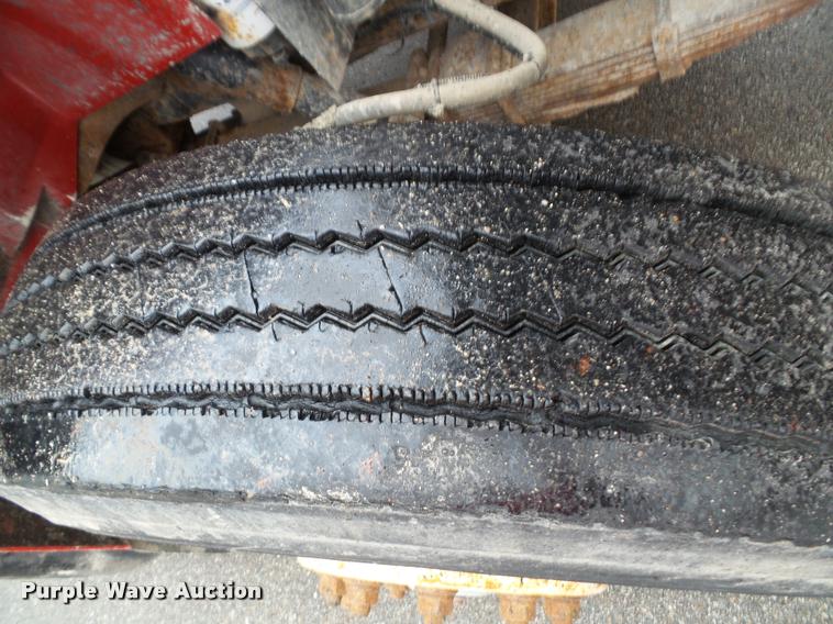 image for item K8136 1999 International 4900 roll-off truck