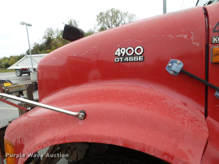 image for item K8136 1999 International 4900 roll-off truck