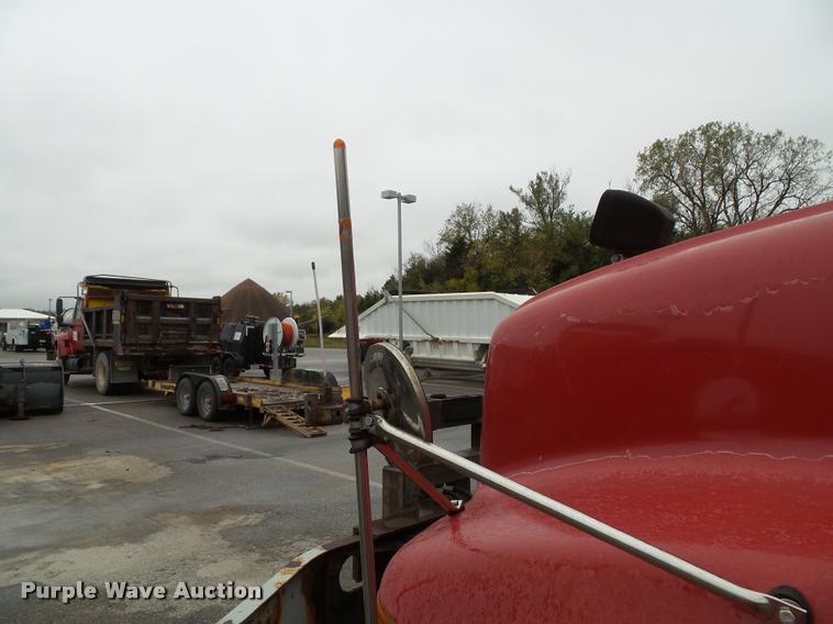 image for item K8136 1999 International 4900 roll-off truck