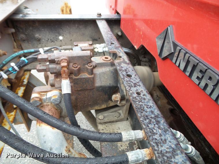 image for item K8136 1999 International 4900 roll-off truck