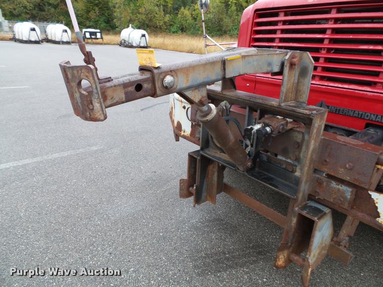 image for item K8136 1999 International 4900 roll-off truck