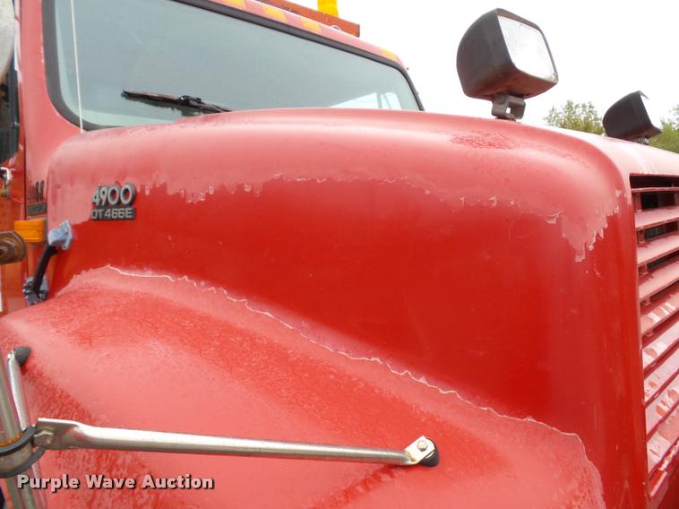 image for item K8136 1999 International 4900 roll-off truck