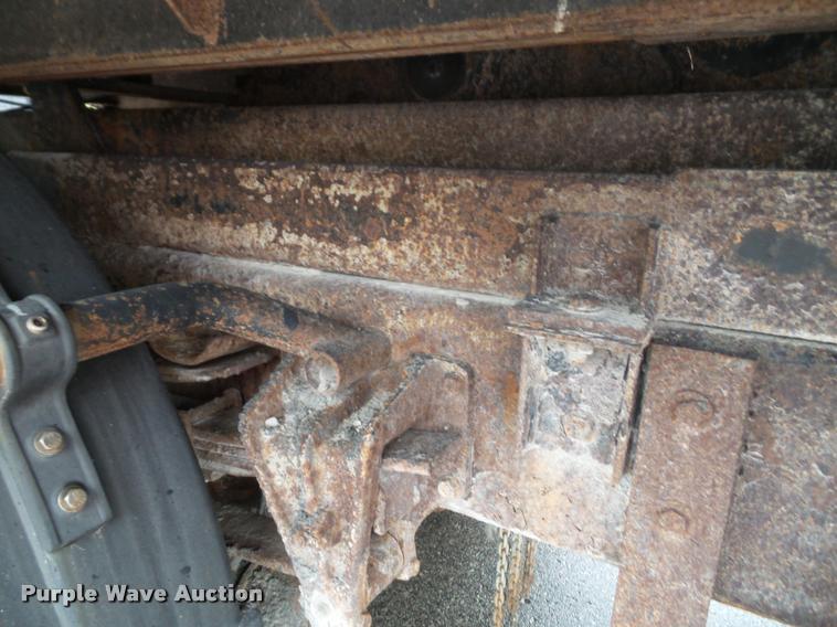 image for item K8136 1999 International 4900 roll-off truck