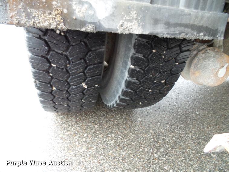 image for item K8136 1999 International 4900 roll-off truck