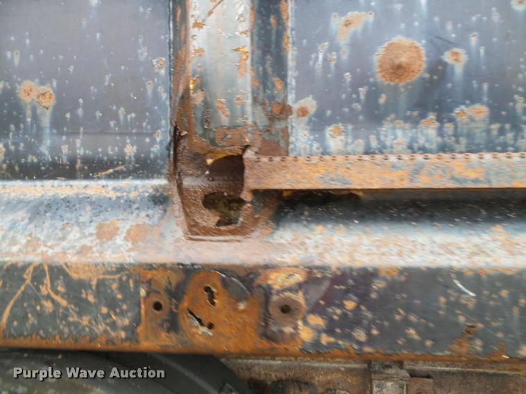 image for item K8136 1999 International 4900 roll-off truck