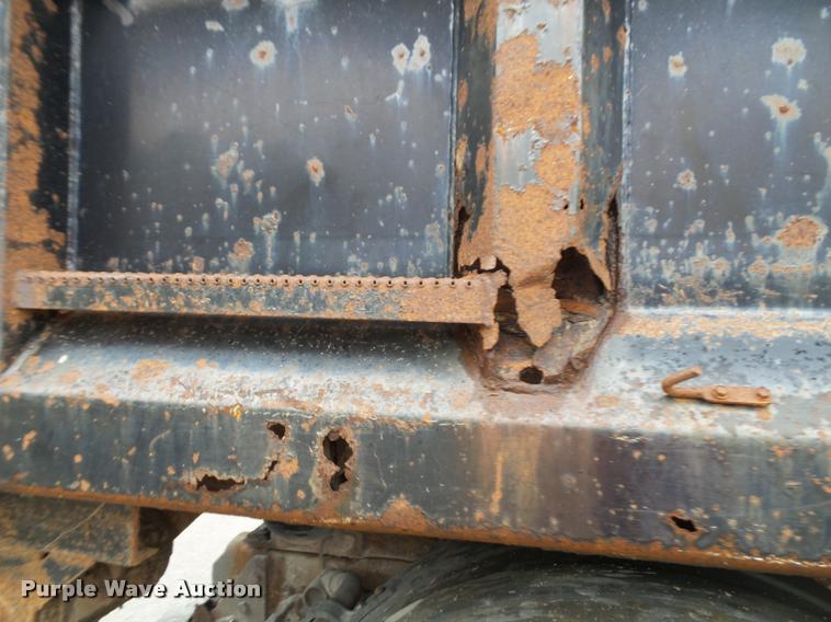 image for item K8136 1999 International 4900 roll-off truck