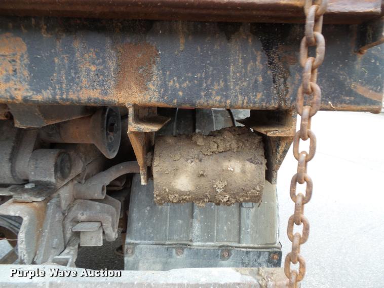 image for item K8136 1999 International 4900 roll-off truck