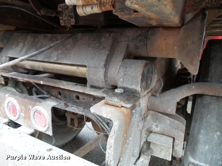 image for item K8136 1999 International 4900 roll-off truck