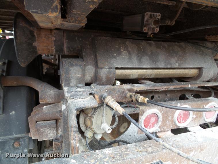 image for item K8136 1999 International 4900 roll-off truck