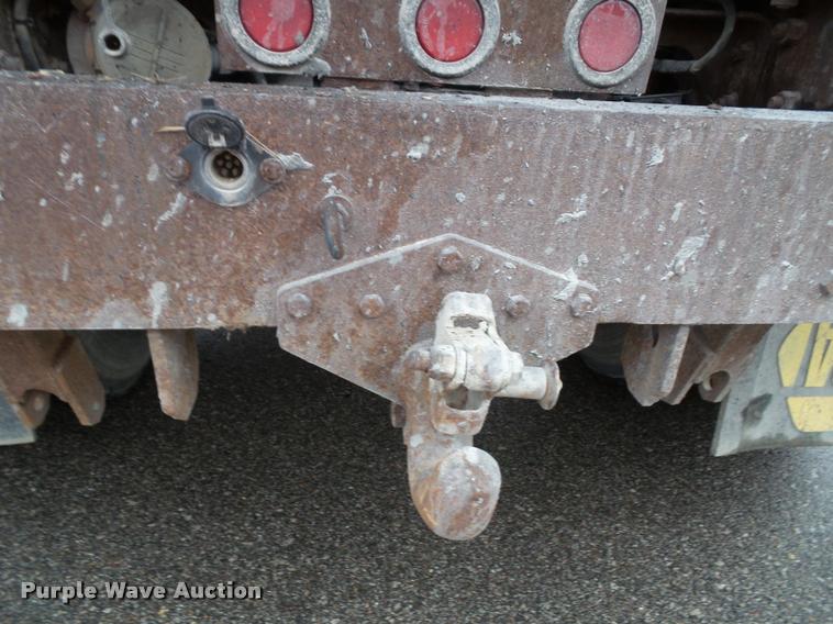 image for item K8136 1999 International 4900 roll-off truck