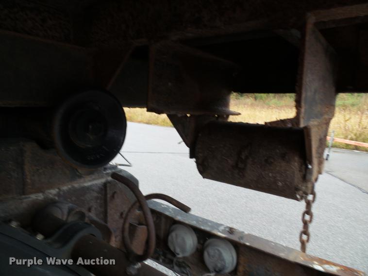 image for item K8136 1999 International 4900 roll-off truck