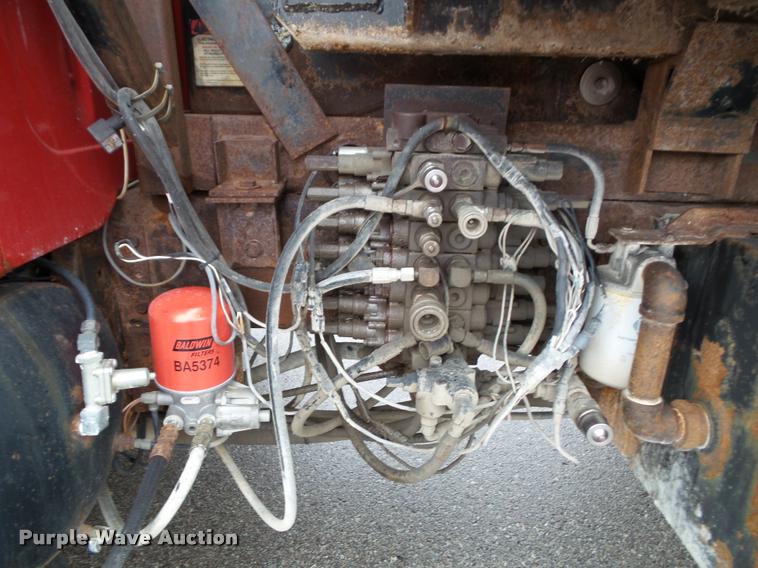 image for item K8136 1999 International 4900 roll-off truck