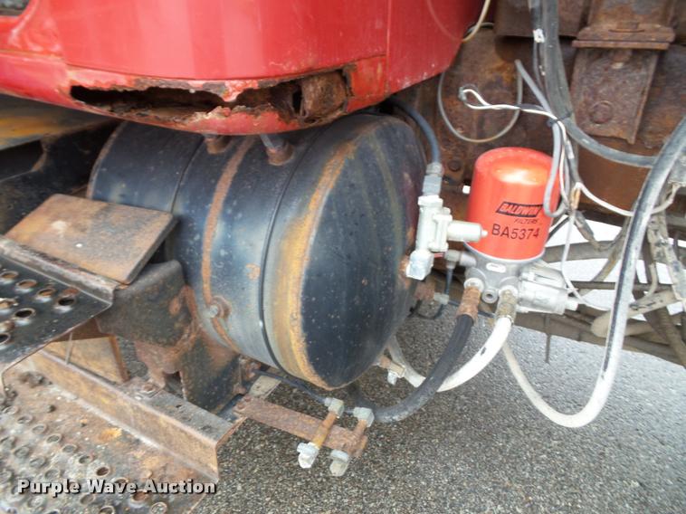 image for item K8136 1999 International 4900 roll-off truck