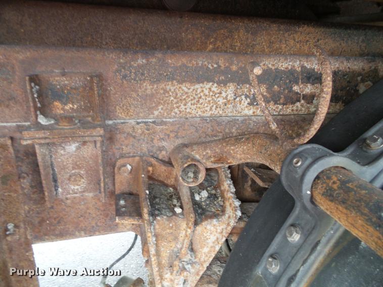 image for item K8136 1999 International 4900 roll-off truck