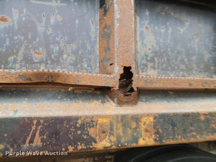 image for item K8136 1999 International 4900 roll-off truck