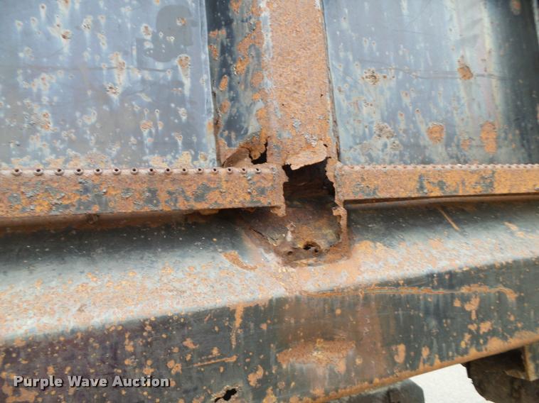 image for item K8136 1999 International 4900 roll-off truck