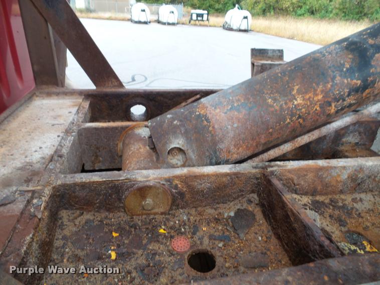 image for item K8136 1999 International 4900 roll-off truck