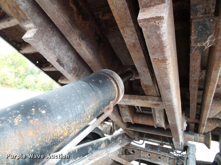 image for item K8136 1999 International 4900 roll-off truck