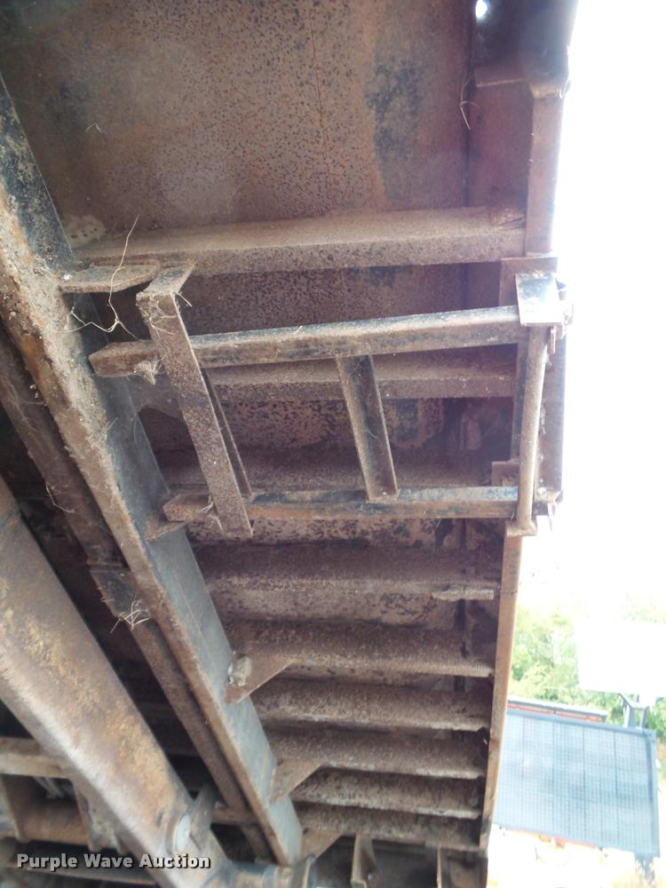 image for item K8136 1999 International 4900 roll-off truck